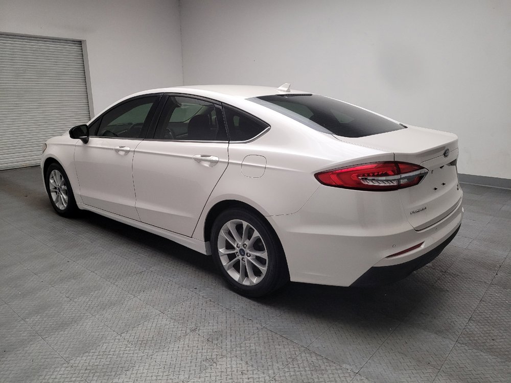Used 2019 Ford Fusion SE FWD image 3