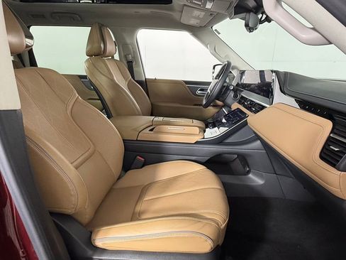 Used 2025 INFINITI QX80 Sensory image 34