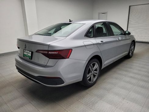 Used 2024 Volkswagen Jetta SE FWD image 9