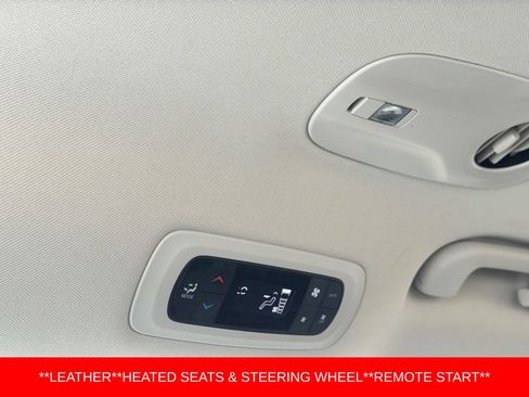 Used 2024 Chrysler Pacifica Touring-L FWD image 32