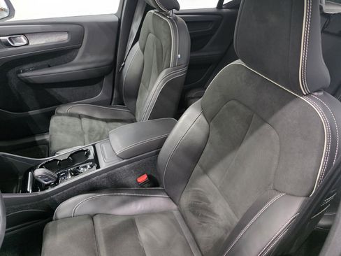 Used 2021 Volvo XC40 T5 R-Design w/ Protection Package Premier image 8