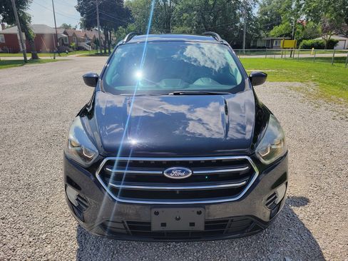 Used 2017 Ford Escape SE w/ Equipment Group 201A AWD/4WD image 2