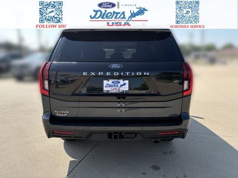 Certified 2025 Ford Expedition Active AWD/4WD image 4