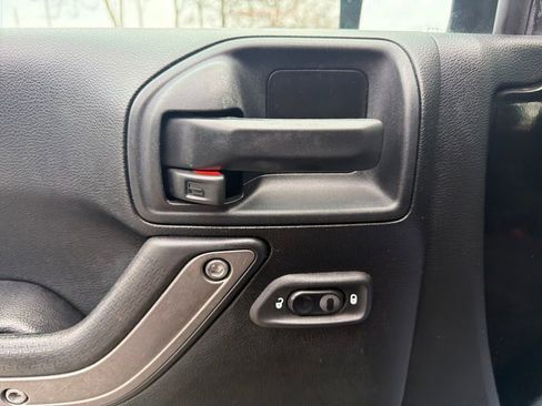 Used 2018 Jeep Wrangler Sport image 15