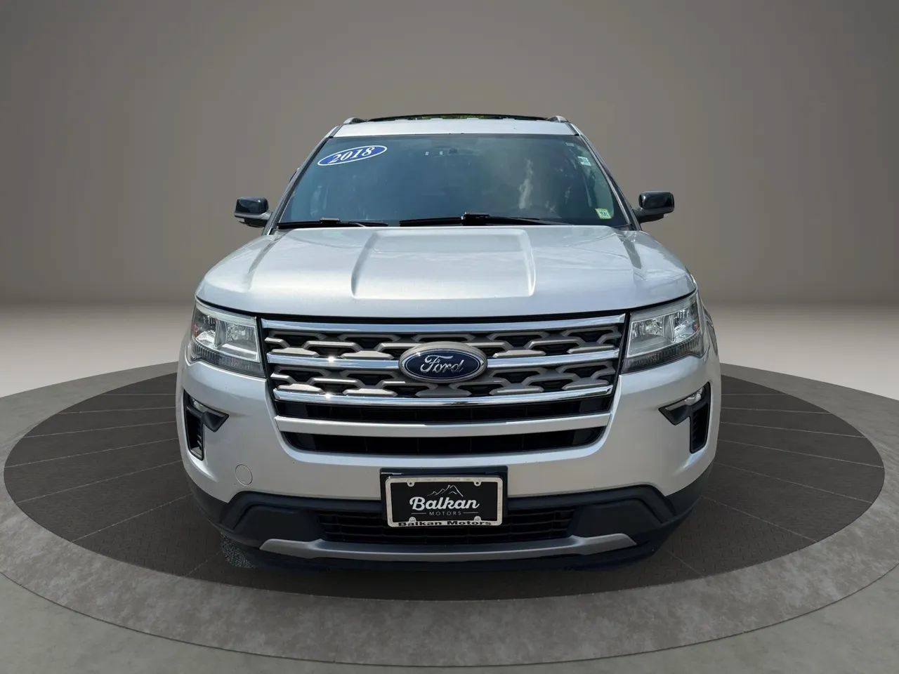 Used 2018 Ford Explorer XLT w/ Equipment Group 201A AWD/4WD image 16