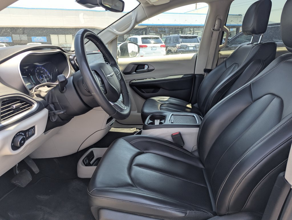 Used 2023 Chrysler Pacifica Touring-L FWD image 25