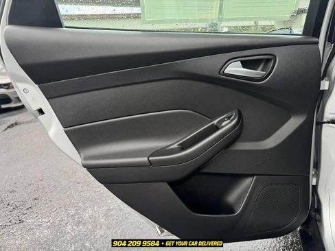 Used 2014 Ford Focus SE FWD image 25