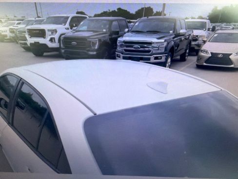 Used 2022 Toyota Corolla LE FWD image 5
