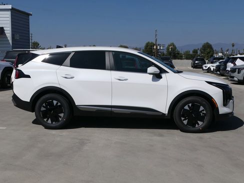New 2026 Kia Sportage LX image 2