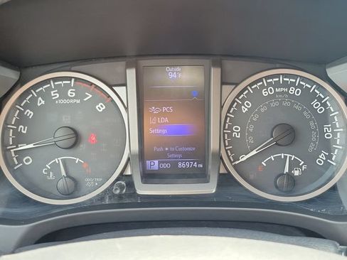 Used 2018 Toyota Tacoma SR5 RWD image 21