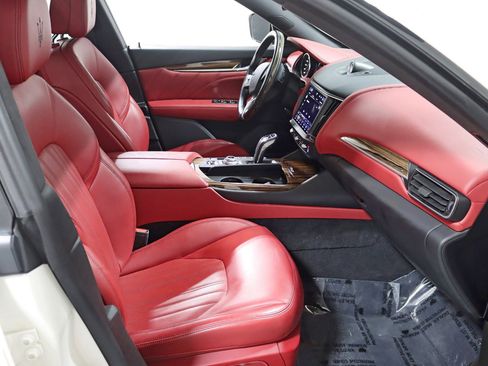 Used 2022 Maserati Levante GT image 31