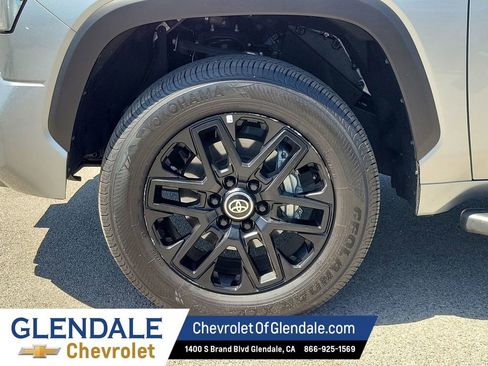Used 2025 Toyota Tundra Limited AWD/4WD image 19