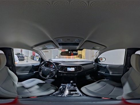 Used 2018 Toyota Tacoma SR5 image 17