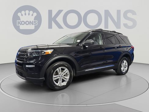 Certified 2023 Ford Explorer XLT w/ Equipment Group 202A AWD/4WD image 1