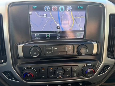 Used 2018 GMC Sierra 2500 SLT w/ Driver Alert Package image 11