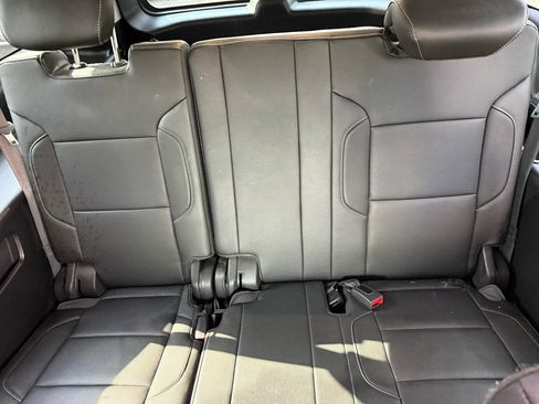 Used 2018 Chevrolet Suburban Premier image 17