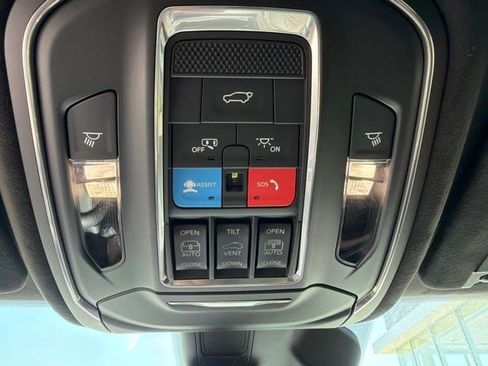 Used 2025 Jeep Grand Cherokee L Summit AWD/4WD image 23