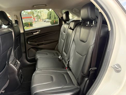 Used 2018 Ford Edge Titanium w/ Technology Package AWD/4WD image 14