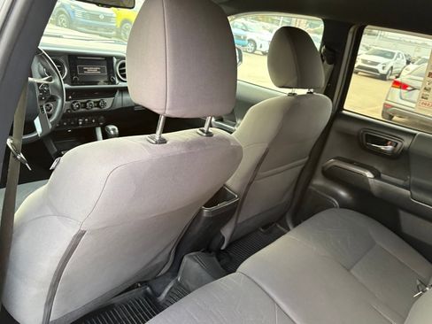 Used 2018 Toyota Tacoma TRD Sport image 37