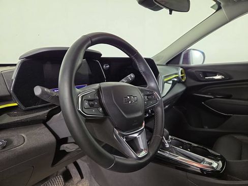 Used 2024 Chevrolet Trax ACTIV w/ Sunroof Package FWD image 17