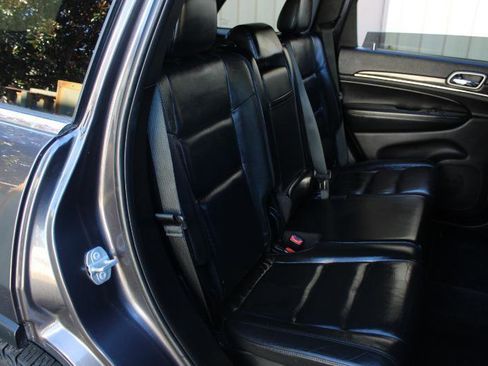 Used 2018 Jeep Grand Cherokee Limited RWD image 12