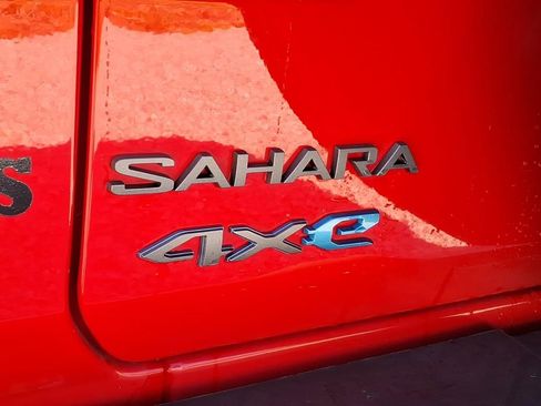 Used 2025 Jeep Wrangler Unlimited Sahara w/ Safety Group AWD/4WD image 15