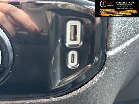 Used 2024 Chevrolet Silverado 2500 LT AWD/4WD image 24
