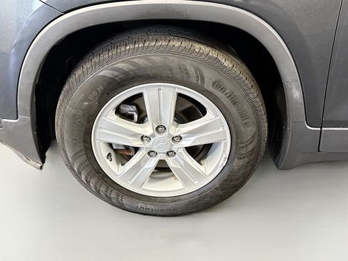 Used 2020 Chevrolet Trax LS w/ Tint and Cruise Package FWD image 37