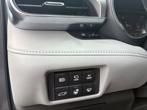 Used 2022 Toyota Highlander Platinum image 25