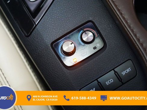 Used 2017 Toyota Avalon Limited image 22