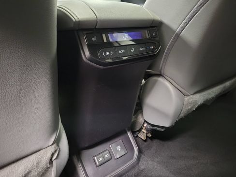 Used 2022 Toyota Highlander Platinum AWD/4WD image 30