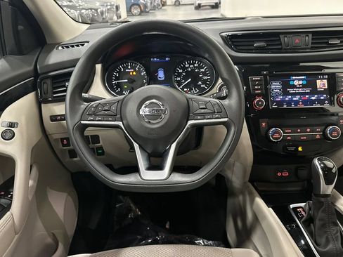 Used 2020 Nissan Rogue Sport SV FWD image 16