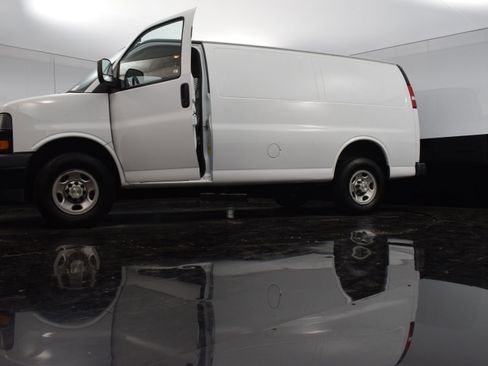 Used 2022 Chevrolet Express 2500 w/ Driver Convenience Package image 32