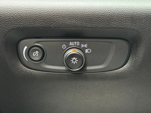 Used 2020 Chevrolet Traverse LS FWD image 16