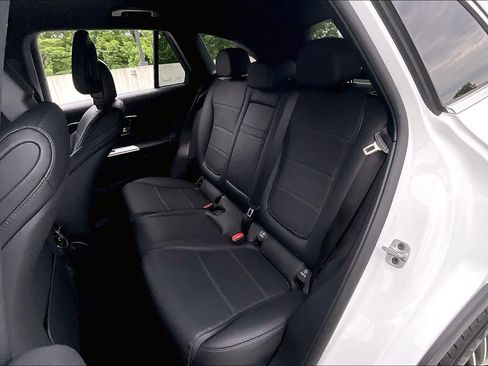 Used 2025 Mercedes-Benz GLC 300 image 20