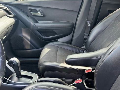 Used 2019 Chevrolet Trax LT w/ Redline Edition FWD image 5