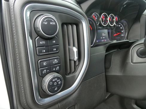 Certified 2022 Chevrolet Silverado 1500 LTZ w/ Z71 Off-Road Package AWD/4WD image 27