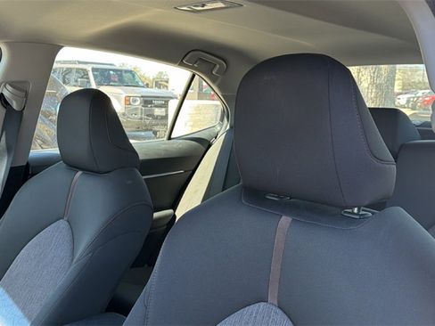 Used 2018 Toyota Camry LE image 10