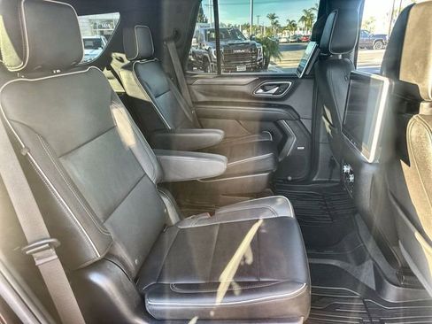 Used 2022 GMC Yukon SLT w/ SLT Luxury Package image 28