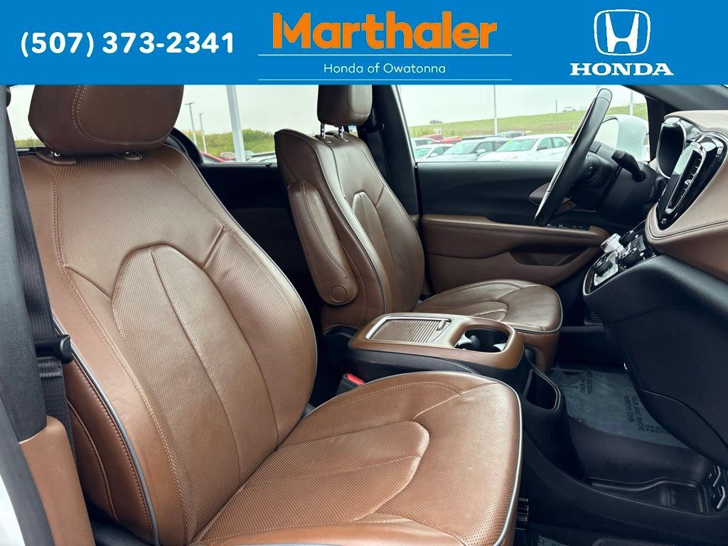 Used 2020 Chrysler Pacifica Limited w/ Tire & Wheel Group FWD image 21