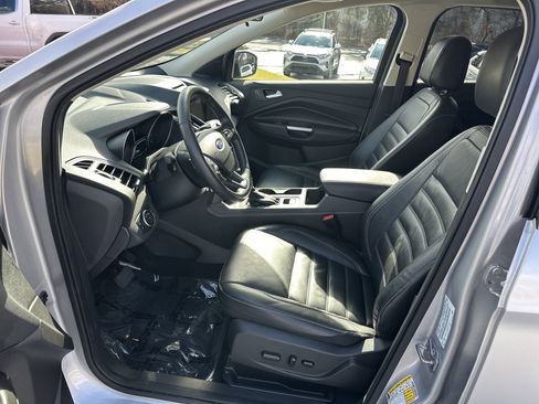 Used 2017 Ford Escape SE w/ SE Leather Comfort Package image 16