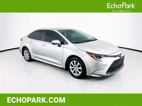 Used 2025 Toyota Corolla LE image 1