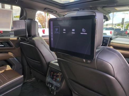 Used 2025 GMC Yukon Denali Ultimate w/ LPO, Floor Liner Package AWD/4WD image 36