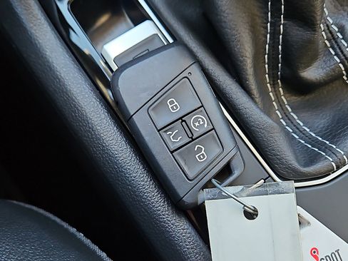 Certified 2023 Volkswagen Taos SE w/ Black Wheel Package image 19