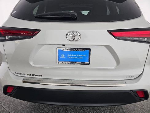 Used 2023 Toyota Highlander XLE FWD image 14