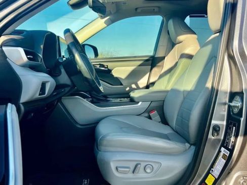 Used 2020 Toyota Highlander XLE image 10