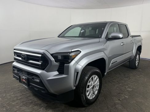 Used 2026 Toyota Tacoma SR5 AWD/4WD image 3