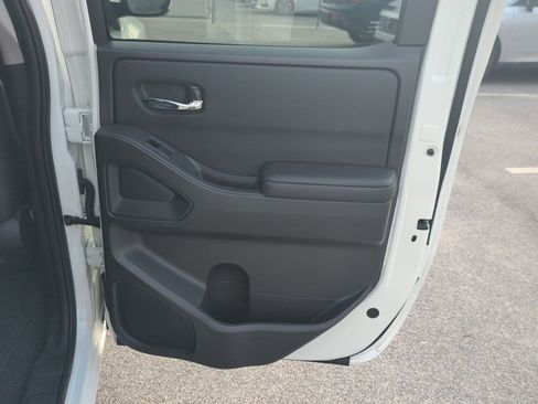 Certified 2025 Nissan Frontier SV RWD image 33