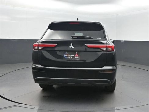 Used 2022 Mitsubishi Outlander ES image 29