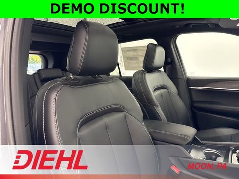 New 2025 Jeep Grand Cherokee Limited w/ Trailer Tow Package image 14